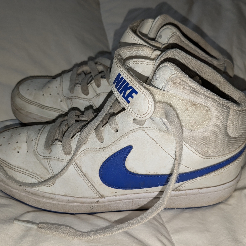 Nike boys court borough mid 2 size 7